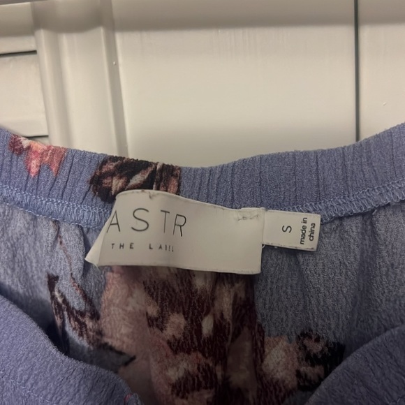 Astr the label size S floral top 100% viscose - Picture 5 of 7